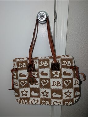 Authentic Y2K Dooney & Bourke Victoria Tote Bag BASICALLY NEW, ONLY WORN ONCE